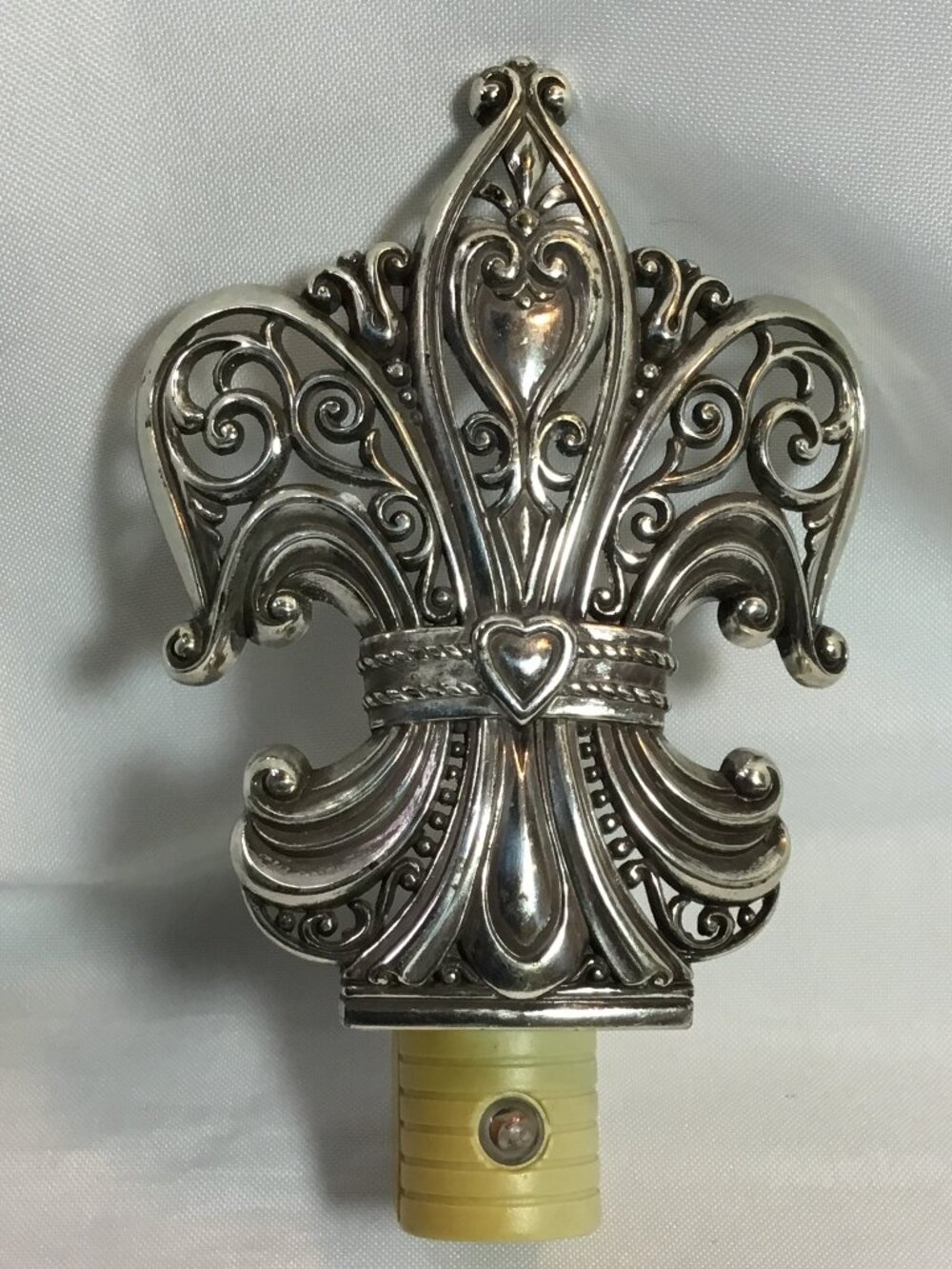 Brighton Nightlight HT100 Fleur de Lis Hearts Night Light Cover Base Silver
